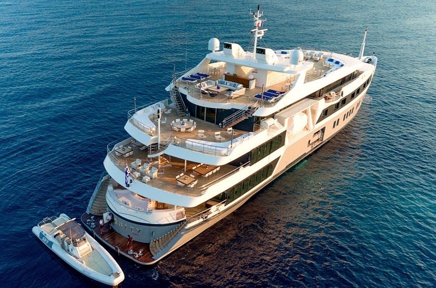 private yacht in dubai