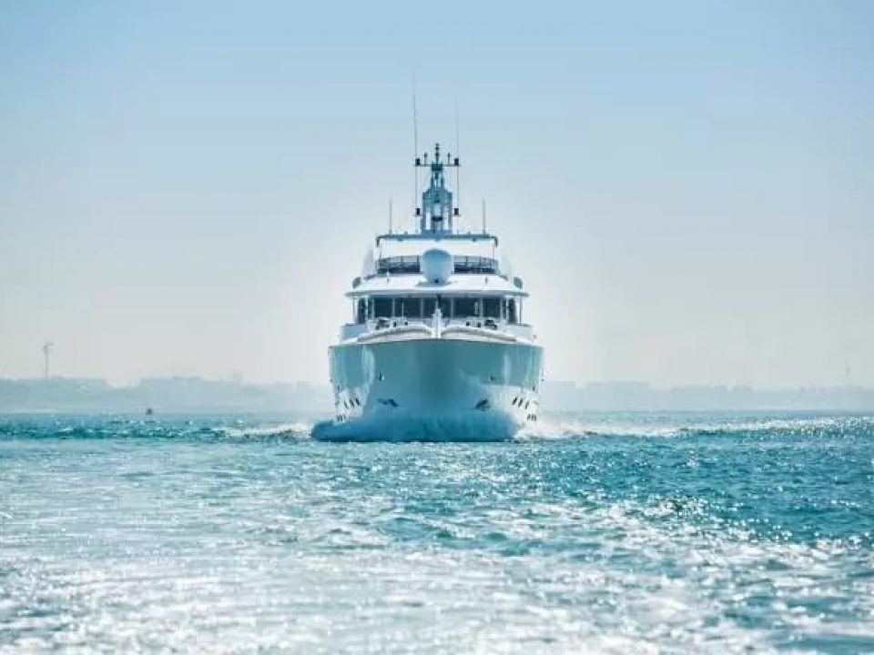 balthazar-yachting-yacht-charter-finesse-150ft00011