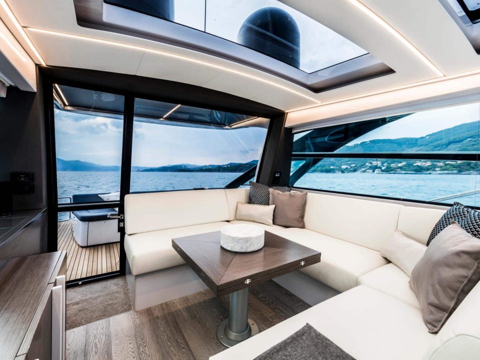 yacht-charter- Pershing 55ft10