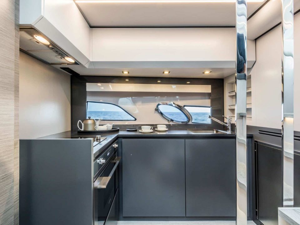 yacht-charter- Pershing 55ft13