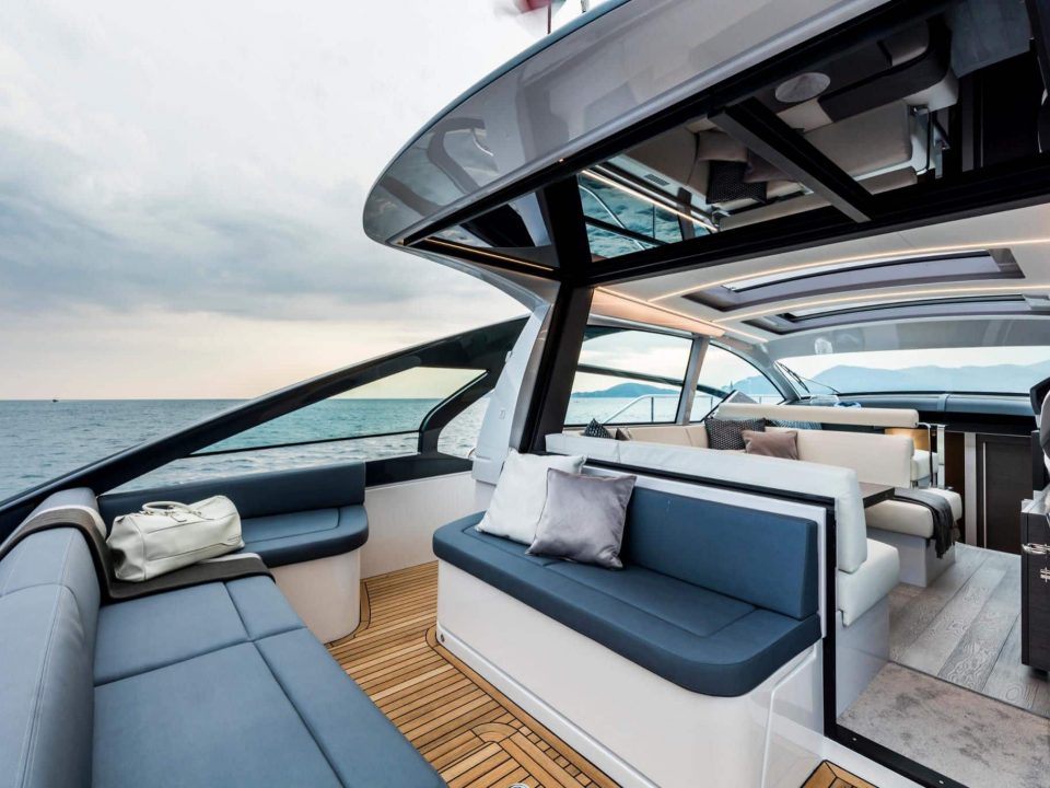 yacht-charter- Pershing 55ft8