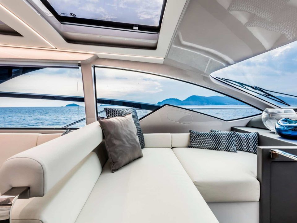 yacht-charter- Pershing 55ft9