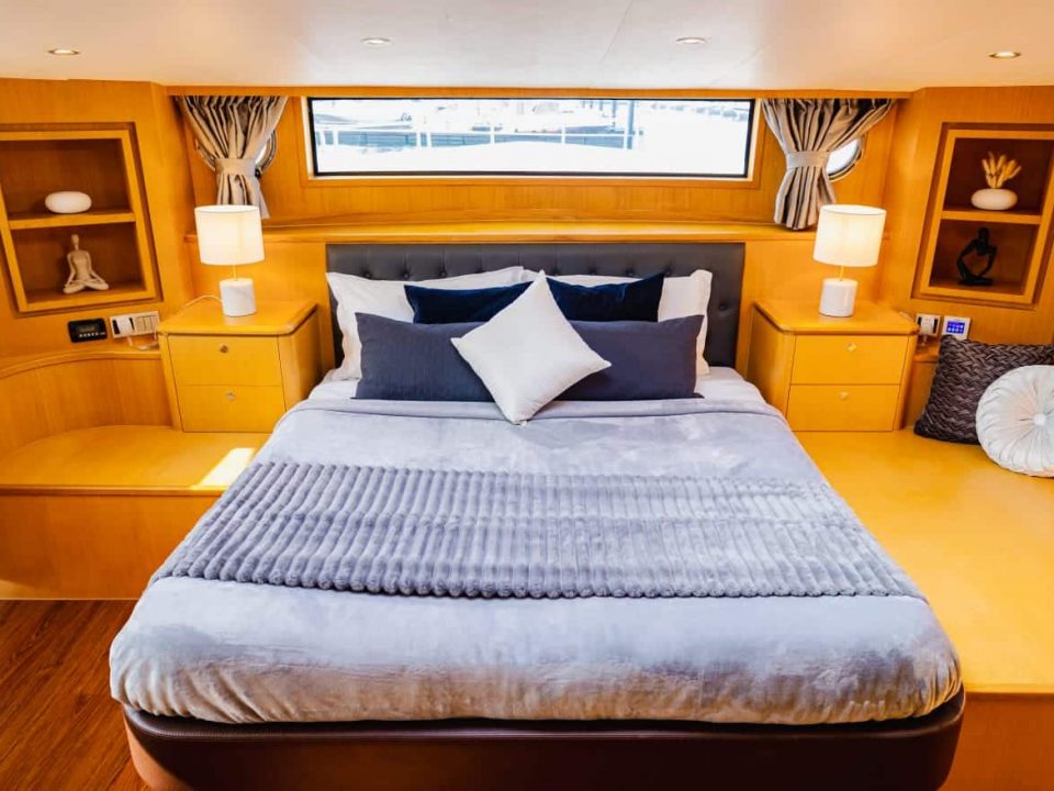 yacht-charter-contessa-115ft27