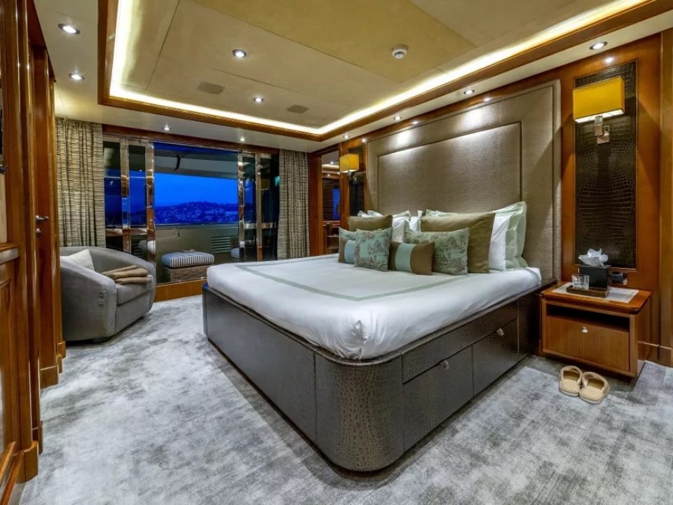 yacht-crn-142ft-updated19