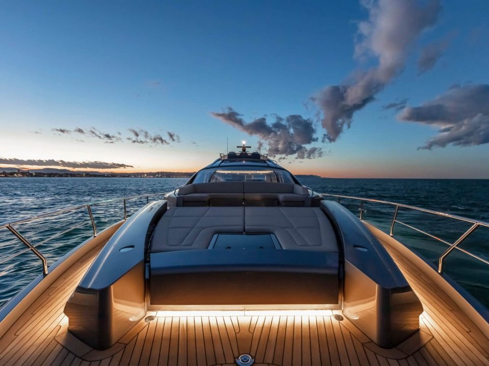 yacht-pershing83ft21